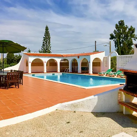 Villa Sleeps 9 Pool Wifi *